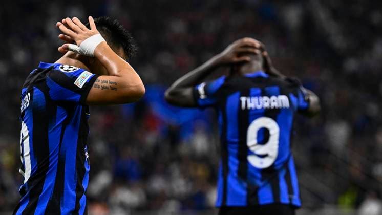 FC Internazionale v SL Benfica - UEFA Champions League Lautaro Martinez and Marcus Thuram of FC Internazionale look dejected during the UEFA Champions League football match between FC Internazionale and SL Benfica. Milan Italy Copyright: xNicolòxCampox