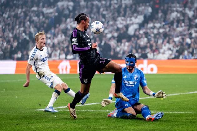 231003 Leroy SanÃ of Bayern Munich and goalkeeper Kamil Grabara of Copenhagen during the UEFA Champions League football match between FC Copenhagen and Bayern Munich on October 3, 2023 in Köpenhamn. Photo: Petter Arvidson BILDBYRAN kod PA PA0658 fotboll football soccer fotball champions league fc copenhagen bayern münchen bbeng bayern munich fc köpenhamn Copyright: PETTERxARVIDSON BB231003PA125