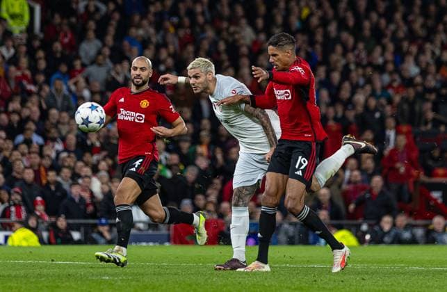 Football - UEFA Champions League - Group A - Manchester United, ManU FC v Galatasaray S.K. MANCHESTER, ENGLAND - Tuesday, October 3, 2023: Galatasaray s Mauro Icardi scores the third goal during the UEFA Champions League Group A match between Manchester United FC and Galatasaray S.K. at Old Trafford. MANCHESTER Old Trafford GREATER MANCHESTER ENGLAND  Copyright: xDavidxRawcliffex P2023-10-03-Man_Utd_Galatasaray-73