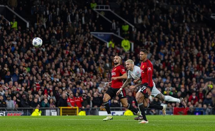 Football - UEFA Champions League - Group A - Manchester United, ManU FC v Galatasaray S.K. MANCHESTER, ENGLAND - Tuesday, October 3, 2023: Galatasaray s Mauro Icardi scores the third goal during the UEFA Champions League Group A match between Manchester United FC and Galatasaray S.K. at Old Trafford. MANCHESTER Old Trafford GREATER MANCHESTER ENGLAND  Copyright: xDavidxRawcliffex P2023-10-03-Man_Utd_Galatasaray-74