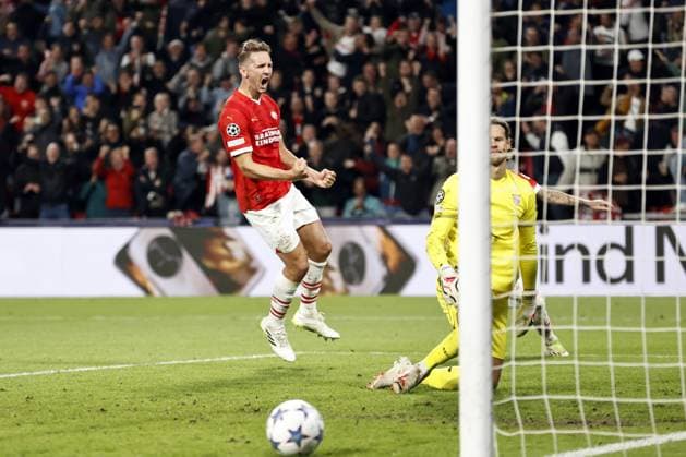 EINDHOVEN - Luuk de Jong of PSV Eindhoven celebrates the 1-1 during the UEFA Champions League match between PSV Eindhoven and Sevilla FC at the Phillips stadium on October 3, 2023 in Eindhoven, Netherlands. ANP MAURICE VAN STEEN UEFA Champions League 2023 24 2023 2024 xVIxANPxSportx xxANPxIVx 480150733 originalFilename: 480150733.jpg