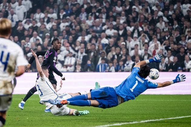 231003 Mathys Tel of Bayern Munich scores 1-2 during the UEFA Champions League football match between FC Copenhagen and Bayern Munich on October 3, 2023 in Köpenhamn. Photo: Petter Arvidson BILDBYRAN kod PA PA0658 fotboll football soccer fotball champions league fc copenhagen bayern münchen bbeng bayern munich fc köpenhamn Copyright: PETTERxARVIDSON BB231003PA142