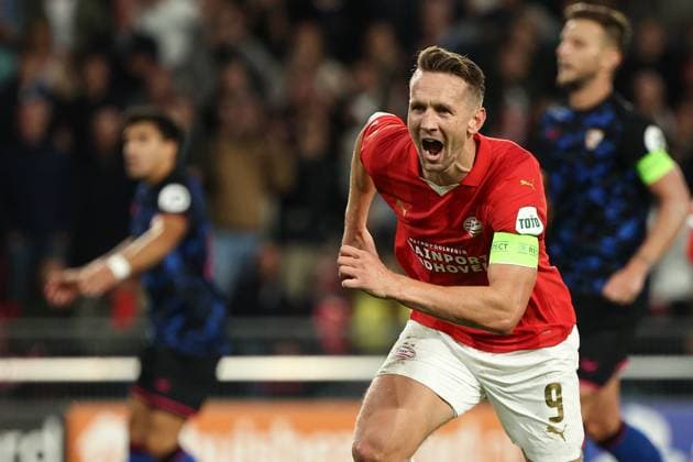 EINDHOVEN, 03-10-2023, Philips Stadium, UEFA Champions League season 2023 2024 match between PSV and Sevilla. PSV player Luuk de Jong celebrating his goal penalty kick 1-1 PSV - Sevilla  x22614251x Copyright:
