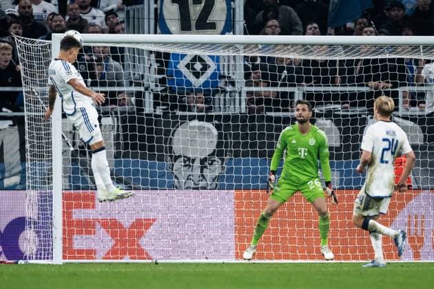 231003 Jordan Larsson of Copenhagen and goalkeeper Sven Ulreich of Bayern Munich during the UEFA Champions League football match between FC Copenhagen and Bayern Munich on October 3, 2023 in Köpenhamn. Photo: Petter Arvidson BILDBYRAN kod PA PA0658 fotboll football soccer fotball champions league fc copenhagen bayern münchen bbeng bayern munich fc köpenhamn Copyright: PETTERxARVIDSON BB231003PA154