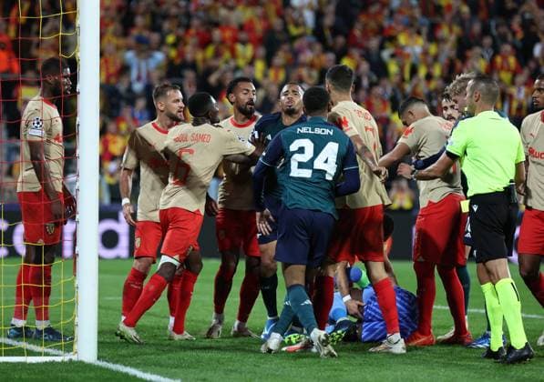 Lens, France, 3rd October 2023. Players from both teams clash during the UEFA Champions League match at the Estadio Bollaert Delelis, Lens. Picture credit should read: David Klein Sportimage EDITORIAL USE ONLY. No use with unauthorised audio, video, data, fixture lists, club league logos or live services. Online in-match use limited to 120 images, no video emulation. No use in betting, games or single club league player publications. SPI-2623-0072