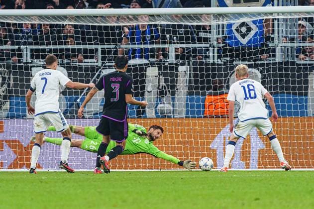 Sven Ulreich (FC Bayern Muenchen, 26) haelt Torschuss DEN, FC Kopenhagen vs. FC Bayern Muenchen, Fussball, Champions League, Gruppe A, Spieltag 2, Saison 2023 2024, 03.10.2023 DEN, FC Kopenhagen vs. FC Bayern Muenchen, Fussball, Champions League, Gruppe A, Spieltag 2, Saison 2023 2024, 03.10.2023 Kopenhagen Copyright: xEibner-Pressefoto MarcelxvonxFehrnx EP_MFN