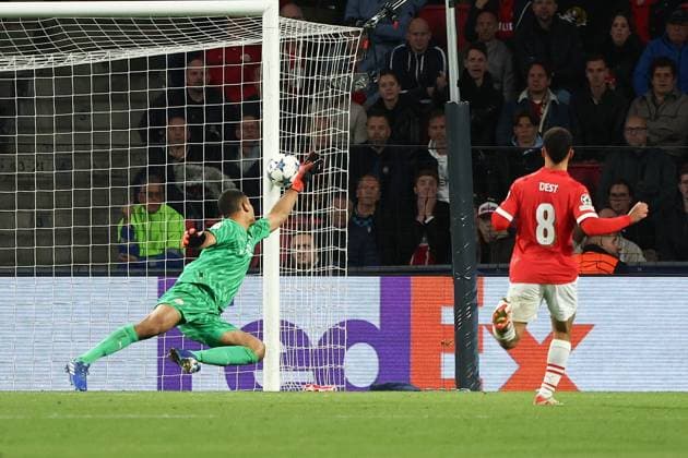 EINDHOVEN, 03-10-2023, Philips Stadium, UEFA Champions League season 2023 2024 match between PSV and Sevilla. PSV goalkeeper Walter Benitez PSV - Sevilla  x22614316x Copyright:
