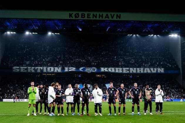231003 Players of Bayern Munich celebrate infront of their supporters after the UEFA Champions League football match between FC Copenhagen and Bayern Munich on October 3, 2023 in Köpenhamn. Photo: Petter Arvidson BILDBYRAN kod PA PA0658 fotboll football soccer fotball champions league fc copenhagen bayern münchen bbeng bayern munich fc köpenhamn jubel Copyright: PETTERxARVIDSON BB231003PA169