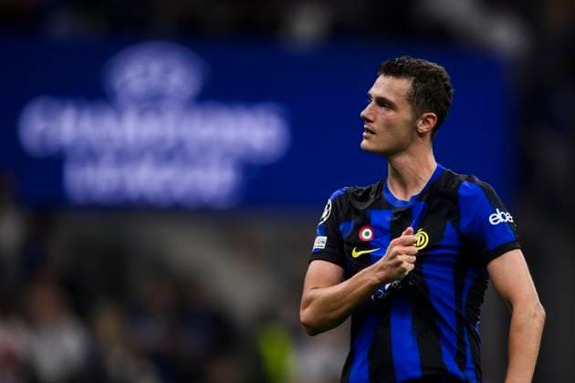 FC Internazionale v SL Benfica - UEFA Champions League Benjamin Pavard of FC Internazionale celebrates the victory at the end of the UEFA Champions League football match between FC Internazionale and SL Benfica. Milan Italy Copyright: xNicolòxCampox