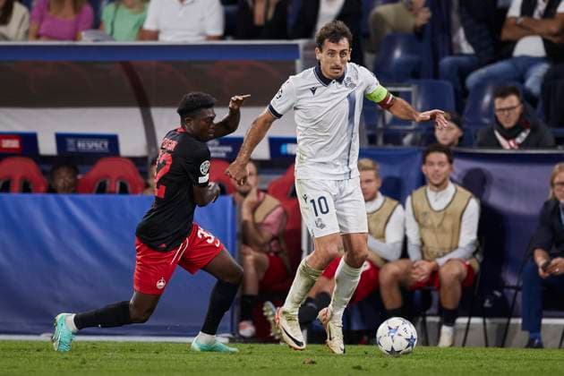 FC Red Bull Salzburg v Real Sociedad: Group D - UEFA Champions League 2023 24 Mikel Oyarzabal of Real Sociedad competes for the ball with Amankwah Forson of FC Red Bull Salzburg during the UEFA Champions League match between FC Red Bull Salzburg and Real Sociedad at Red Bull Arena on October 3, 2023, in Salzburg, Austria. Salzburg Red Bull Arena Salzburg Austria RL_RBSvRSO_104 Copyright: xRicardoxLarreinax