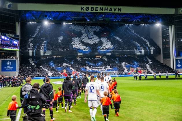 231003 Fans of Copenhagen with a tifo ahead of the UEFA Champions League football match between FC Copenhagen and Bayern Munich on October 3, 2023 in Köpenhamn. Photo: Petter Arvidson BILDBYRAN kod PA PA0658 fotboll football soccer fotball champions league fc copenhagen bayern münchen bbeng Bayern Munich fc köpenhamn publik Copyright: PETTERxARVIDSON BB231003PA205
