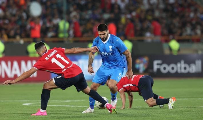 IRAN, Tehran - 02 OCTOBER 2023 : Aleksandar Mitrovic of Al Hilal during the Asia AFC Champions League round 2 group D match between Nassaji Mazandaran and Al Hilal at Azadi Stadium . Tehran. Iran. Mmrhosseini for SFSI Limited Nassaji Mazandaran v Al Hilal, AFC Champions League Copyright: xMmrhosseinixforxSFSIxLimitedx