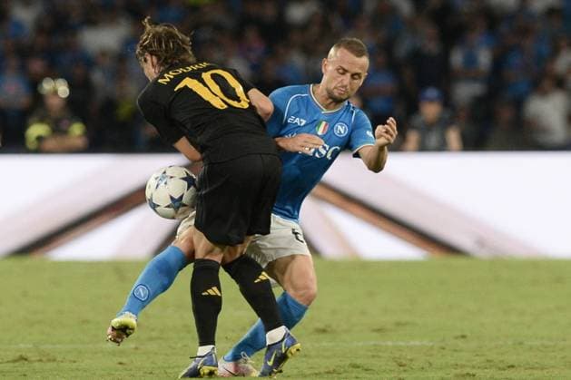UEFA Champions League football match - SSC Napoli vs Real Madrid FC Luka Modric of Real Madrid FC competes for the ball with Stanislav Lobotka of SSC Napoli during the Uefa Champions League between SSC Napoli vs Real Madrid FC at Diego Armando Maradona Stadium Naples Italy  Copyright: xIPAxSport ABACAx BRIPASport20231004_137 IPAxSport ABACAx BRIPASport20231004_137