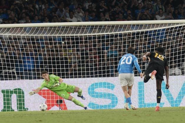 UEFA Champions League football match - SSC Napoli vs Real Madrid FC Piotr Zielinski of SSC Napoli converts the penalty to make it 2-2 during the Uefa Champions League between SSC Napoli vs Real Madrid FC at Diego Armando Maradona Stadium Naples Italy  Copyright: xIPAxSport ABACAx BRIPASport20231004_145 IPAxSport ABACAx BRIPASport20231004_145