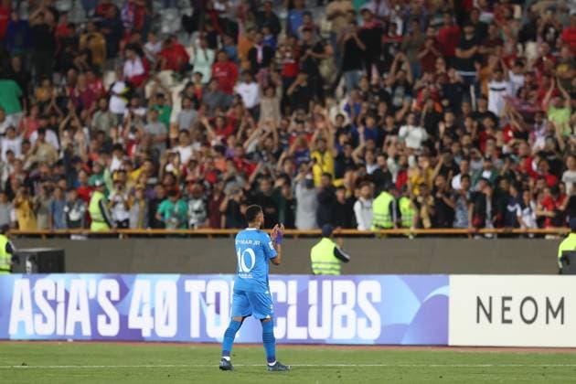 IRAN, Tehran - 03 OCTOBER 2023 : Neymar of Al Hilal applauds Iranians fans during the Asia AFC Champions League round 2 group D match between Nassaji Mazandaran and Al Hilal at Azadi Stadium . Tehran. Iran. Nassaji Mazandaran v Al Hilal, AFC Champions League Copyright: xMmirhosseinixforxSFSIxLimitedx