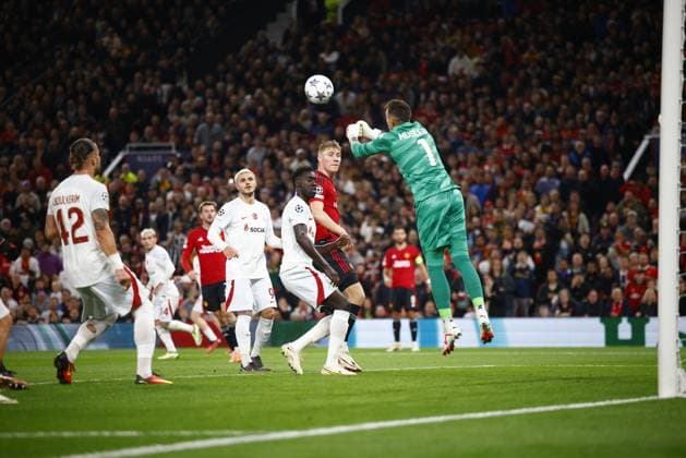 MANCHESTER, ENGLAND - OCTOBER 3: Fernando Muslera of Galatasaray S.K. punches the ball away during the UEFA Champions League match between Manchester United, ManU and Galatasaray A.S at Old Trafford on October 3, 2023 in Manchester, England. (Photo by Ryan Jenkinson) SPO 