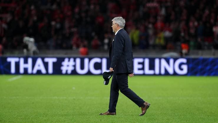 Sport Bilder des Tages Trainer Urs Fischer enttäuscht nach Spielende Enttäuschung Fußball Fussball UEFA Champions League UCL Herren 2.Spieltag Saison 2023 2024 03.10.2023 1.FC Union Berlin FCU vs SC Braga Olympiastadion DFL regulations prohibit any use of photographs as image sequences and or quasi-video