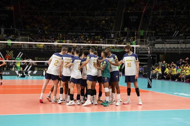 Volleyball, Olympia Quali, Brasilien - Deutschland Pré Olímpico de Vôlei Brasil x Alemanha RIO DE JANEIRO, RJ - 03.10.2023: PRÉ OLÍMPICO DE VÔLEI BRASIL X ALEMANHA - The Brazilian volleyball team returned to the Maracanãzinho court, in Rio de Janeiro, on Tuesday night (3) to face the German team, in the third round of Group A of the Men& 39;s Pre-Olympic Volleyball Tournament in search of qualification for the Paris 2024 Olympic Games, Olympische Spiele, Olympia, OS It is worth remembering that only the top two in each group guarantee classification. (Photo: Lorando Labbe Fotoarena) x2442952x  LorandoxLabbe