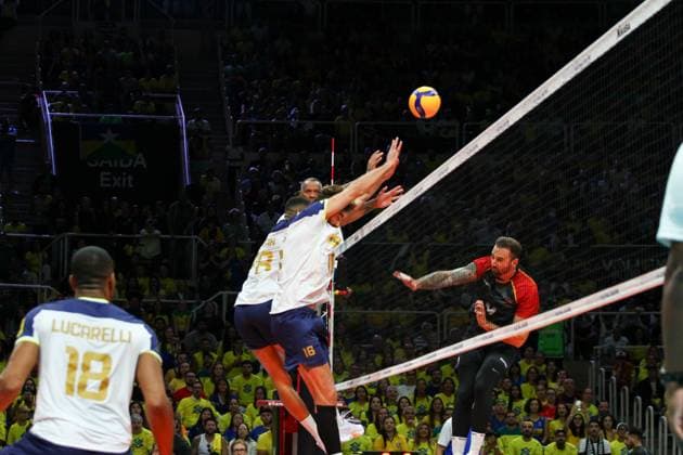 Volleyball, Olympia Quali, Brasilien - Deutschland Pré Olímpico de Vôlei Brasil x Alemanha RIO DE JANEIRO, RJ - 03.10.2023: PRÉ OLÍMPICO DE VÔLEI BRASIL X ALEMANHA - The Brazilian volleyball team returned to the Maracanãzinho court, in Rio de Janeiro, on Tuesday night (3) to face the German team, in the third round of Group A of the Men& 39;s Pre-Olympic Volleyball Tournament in search of qualification for the Paris 2024 Olympic Games, Olympische Spiele, Olympia, OS It is worth remembering that only the top two in each group guarantee classification. (Photo: Lorando Labbe Fotoarena) x2442970x  LorandoxLabbe