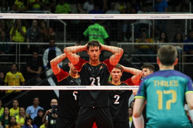 Sport Bilder des Tages Volleyball, Olympia Quali, Brasilien - Deutschland Pré Olímpico de Vôlei Brasil x Alemanha RIO DE JANEIRO, RJ - 03.10.2023: PRÉ OLÍMPICO DE VÔLEI BRASIL X ALEMANHA - The Brazilian volleyball team returned to the Maracanãzinho court, in Rio de Janeiro, on Tuesday night (3) to face the German team, in the third round of Group A of the Men& 39;s Pre-Olympic Volleyball Tournament in search of qualification for the Paris 2024 Olympic Games, Olympische Spiele, Olympia, OS It is worth remembering that only the top two in each group guarantee classification. (Photo: Lorando Labbe Fotoarena) x2443001x  LorandoxLabbe