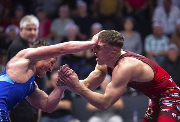 Sport Themen der Woche KW40 Sport Bilder des Tages RINGEN - DRB BIRTAT 1. BUNDESLIGA OST 2023-2024 - RSV ROTATION GREIZ VS. KG BAIENFURT RAVENSBURG *** NUR FÜR REDAKTIONELLE ZWECKE *** EDITORIAL USE ONLY ***<p>03 10 2023-Greiz: Ringen - Deutscher Ringer-Bund DRB BIRTAT 1. Bundesliga Ost 2023 24 Kampftag RSV Rotation Greiz vs. KG Baienfurt Ravensburg 15:12 Sporthalle an der Eisbahn im Foto: Kampf 08 - Freistil 80 kg - Lucas Kahnt (RSV Rotation Greiz - Rotes Trikot) gewinnt den Kampf gegen Marcel Käppeler (KG Baienfurt Ravensburg - Blaues Trikot) mit 4:1. ( Deutschland Thueringen Greiz Copyright: SaschaxFromm *** RINGING DRB BIRTAT 1 BUNDESLIGA OST 2023 2024 RSV ROTATION GREIZ VS KG BAIENFURT RAVENSBURG FOR EDITORIAL PURPOSES ONLY EDITORIAL USE ONLY p 03 10 2023 Greiz Wrestling German Wrestling Federation DRB BIRTAT 1 Bundesliga Ost 2023 24 Fight day RSV Rotation Greiz vs. KG Baienfurt Ravensburg 15 12 Sporthalle an der Eisbahn in the photo fight 08 freestyle 80 kg Lucas Kahnt RSV Rotation Greiz red jersey wins the fight against Marcel Käppeler KG Baienfurt Ravensburg blue jersey with 4 1 Germany Thueringen Greiz Copyright SaschaxFromm Copyright: SaschaxFromm doc7s8fov3tp9cwffghgpf ,EDITORIAL USE ONLY