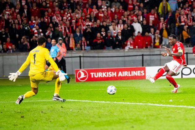 03.10.2023, xfrx, Fussball UEFA Champions League, Union Berlin - Sporting Braga emspor, v.l. Matheus Magalhaes (Sporting Braga),Sheraldo Becker (Union Berlin) Tor zum 1:0 (DFL DFB REGULATIONS PROHIBIT ANY USE OF PHOTOGRAPHS as IMAGE SEQUENCES and or QUASI-VIDEO) Berlin