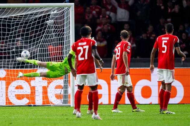 03.10.2023, xfrx, Fussball UEFA Champions League, Union Berlin - Sporting Braga emspor, v.l. Ricardo Horta (Sporting Braga),Frederik Ronnow (Union Berlin) Tor zum 2:2 (DFL DFB REGULATIONS PROHIBIT ANY USE OF PHOTOGRAPHS as IMAGE SEQUENCES and or QUASI-VIDEO) Berlin