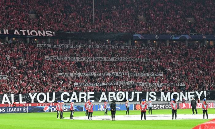 Fussball, Herren, Saison 2023 2024, UEFA Champions League (Gruppe C, 2. Spieltag), 1. FC Union Berlin - Sporting Braga (2:3), Fans von Union protestieren gegen die UEFA und ihre Vorgaben für die Infrastruktur für die Champions League, All you care about is money, 03.10. 2023, Copyright: xMatthiasxKochx
