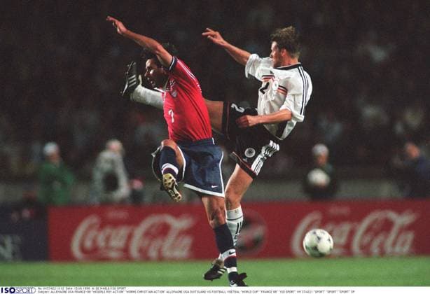 ALLEMAGNE USA FRANCE-98 ALLEMAGNE USA FRANCE-98 WEGERLE ROY ACTION WORNS CHRISTIAN ACTION ALLEMAGNE USA DUITSLAND VS FOOTBALL VOETBAL WORLD CUP FRANCE 98 ISO !IM 334221 SPORT SPORT SPORT SP PARIS FRANCE  Copyright: xDExWAELE ISOxSPORTx 10830