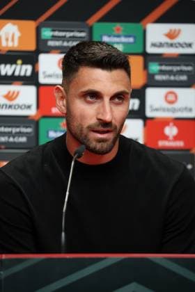 Freiburg, Deutschland 17. August 2023: Europa League - 2023 2024 - SC Freiburg Pressekonferenz - Spieltagskonferenz Im Bild: Vincenzo Grifo (SC Freiburg) bei der Pressekonferenz, PK vor Fussball-Europa-League Europa Park Stadion Baden Württemberg Copyright: xFotostandx xHettichx
