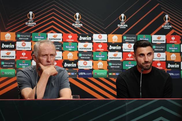 Freiburg, Deutschland 17. August 2023: Europa League - 2023 2024 - SC Freiburg Pressekonferenz - Spieltagskonferenz Im Bild: v.li. Trainer Christian Streich (SC Freiburg) und Vincenzo Grifo (SC Freiburg) bei der Pressekonferenz, PK Europa Park Stadion Baden Württemberg Copyright: xFotostandx xHettichx