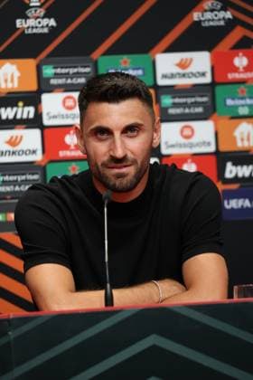 Freiburg, Deutschland 17. August 2023: Europa League - 2023 2024 - SC Freiburg Pressekonferenz - Spieltagskonferenz Im Bild: Vincenzo Grifo (SC Freiburg) bei der Pressekonferenz, PK vor Fussball-Europa-League Europa Park Stadion Baden Württemberg Copyright: xFotostandx xHettichx