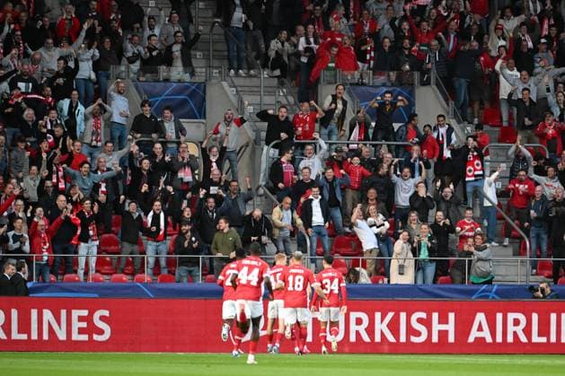 231004 Royal Antwerp FC vc FK Shakhtar Donetsk Antwerp fans celebrate after Arbnor Muja of Antwerp scored the 1-0 goal during a football game between Royal Antwerp FC and FK Shakhtar Donetsk on day 2 in Group H of the UEFA Champions League season 2023-2024 competition on October 4, 2023 in Antwerp, Belgium. (Photo by Maarten Straetemans Isosport) ANTWERP BELGIUM  Copyright: xx 408721