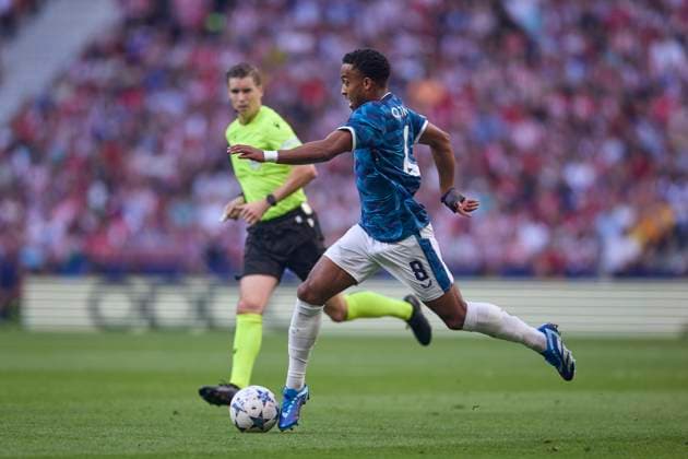 Spain, Madrid, 04.10.2023, Civitas Metropolitano Stadium, Atletico de Madrid v Feyenoord Rotterdam - UEFA Champions League match 1st round day 2, Quinten Timber (Feyenoord Rotterdam) controls the ball Madrid Civitas Metropolitano Stadium Spain