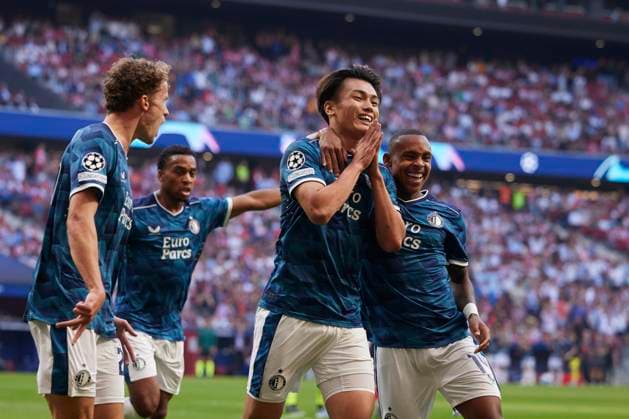 Spain, Madrid, 04.10.2023, Civitas Metropolitano Stadium, Atletico de Madrid v Feyenoord Rotterdam - UEFA Champions League match 1st round day 2, Ayase Ueda (Feyenoord Rotterdam) celebrates after scoring his team˜s first goal with team mates Madrid Civitas Metropolitano Stadium Spain