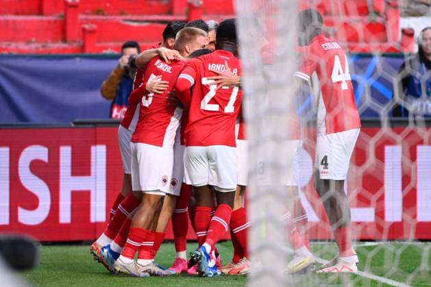 Royal Antwerp FC v FC Shakhtar Donetsk - UEFA Champions League DEURNE, BELGIUM - OCTOBER 04 : The team of Royal Antwerp FC celebrates after the 1-0 goal of Muja Arbnor forward of Antwerp FC during the UEFA Champions League group H match between Royal Antwerp FC and FC Shakhtar Donetsk on October 4, 2023 in Deurne, Belgium, 4 10 2023 Deurne Belgium  Copyright: xVincentxKalutx