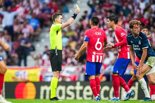 UEFA Champions League: Atletico Madrid v Feyenoord Madrid - Scheidsrechter Francois Letexier, Alvaro Morata of Atletico Madrid during the 2nd leg of the UEFA Champions League group stage between Atletico Madrid v Feyenoord at Estadio Metropolitano on 4 October 2023 in Madrid, Spain. Copyright: xTomxBodex