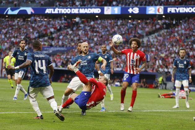 MADRID, 04-10-2023 Stadium Wanda Metropolitano, Champions League Football season 2023 2024 Match between Atletico Madrid and Feyenoord. Gernot Trauner sees Antoine Griezmann score the 2-2 Atletico Madrid - Feyenoord  x22624325x Copyright: