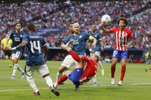 Sport Themen der Woche KW40 Sport Bilder des Tages MADRID, 04-10-2023 Stadium Wanda Metropolitano, Champions League Football season 2023 2024 Match between Atletico Madrid and Feyenoord. Gernot Trauner sees Antoine Griezmann score the 2-2 Atletico Madrid - Feyenoord  x22624356x Copyright: