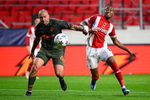 Royal Antwerp FC v FC Shakhtar Donetsk - UEFA Champions League DEURNE, BELGIUM - OCTOBER 04 : Yaroslav Rakitskyy defender of Shakhtar Donetsk and Balikwisha Michel-Ange forward of Antwerp FC during the UEFA Champions League group H match between Royal Antwerp FC and FC Shakhtar Donetsk on October 4, 2023 in Deurne, Belgium, 4 10 2023 Deurne Belgium  Copyright: xVincentxKalutx
