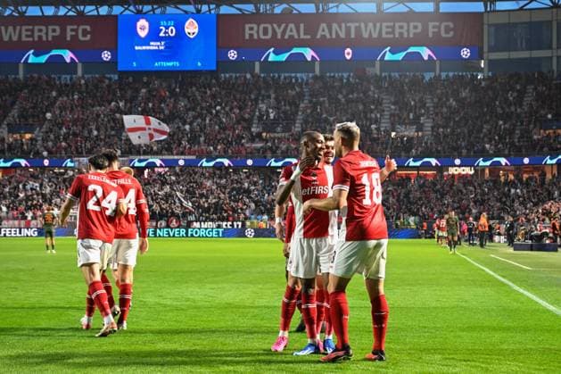 Royal Antwerp FC v FC Shakhtar Donetsk - UEFA Champions League DEURNE, BELGIUM - OCTOBER 04 : The team of Royal Antwerp FC celebrates after the 2-0 goal of Balikwisha Michel-Ange forward of Antwerp FC during the UEFA Champions League group H match between Royal Antwerp FC and FC Shakhtar Donetsk on October 4, 2023 in Deurne, Belgium, 4 10 2023 Deurne Belgium  Copyright: xVincentxKalutx