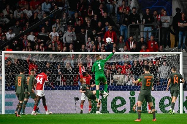 Royal Antwerp FC v FC Shakhtar Donetsk - UEFA Champions League DEURNE, BELGIUM - OCTOBER 04 : Butez Jean goalkeeper of Antwerp FC during the UEFA Champions League group H match between Royal Antwerp FC and FC Shakhtar Donetsk on October 4, 2023 in Deurne, Belgium, 04 10 2023 Deurne Belgium  Copyright: xPeterxDexVoechtx