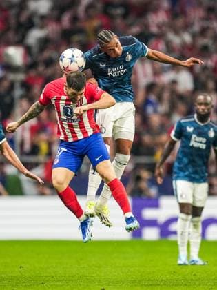 UEFA Champions League: Atletico Madrid v Feyenoord Madrid - Javier Galan of Atletico Madrid, Calvin Stengs of Feyenoord during the 2nd leg of the UEFA Champions League group stage between Atletico Madrid v Feyenoord at Estadio Metropolitano on 4 October 2023 in Madrid, Spain. Copyright: xYannickxVerhoevenx