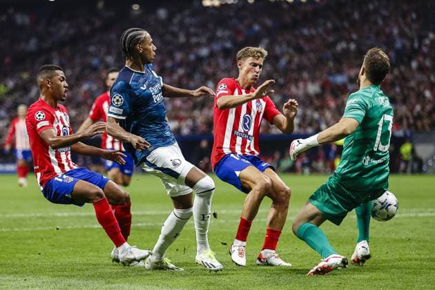MADRID, 04-10-2023 Stadium Wanda Metropolitano, Champions League Football season 2023 2024 Match between Atletico Madrid and Feyenoord. Feyenoord player Calvin Stengs just misses. Atletico Madrid - Feyenoord  x22624713x Copyright: