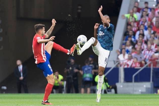 MADRID, SPAIN - October 4: Saul iguez of Atletico de Madrid and Calvin Stengs of Feyenoord during the UEFA CHAMPIONS LEAGUE 2023 24 match between Atletico de Madrid and Feyenord at Civitas Metropolitano Stadium. ONLYxEDITORIALxUSAGE  (231525854)