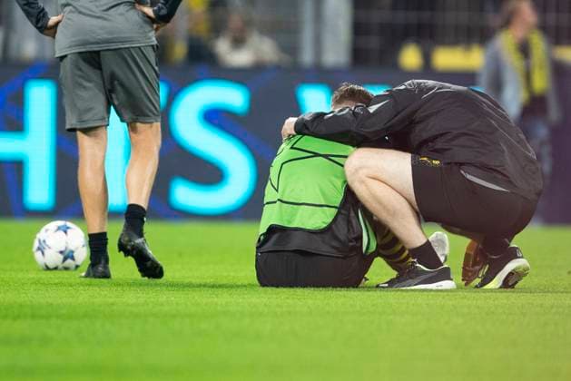 UEFA Champions League, Borussia Dortmund - AC Mailand, 04.10.2023 Niclas Fuellkrug (Borussia Dortmund, 14) mit Schmerzen beim Aufawermen., UEFA Champions League, Borussia Dortmund - AC Mailand, 2. Gruppenspiel, am 4.10.2023, Signal Iduna Park, Dortmund UEFA regulations prohibit any use of photographs as image sequences and or quasi-video Copyright: xBEAUTIFULxSPORTS Meuselx