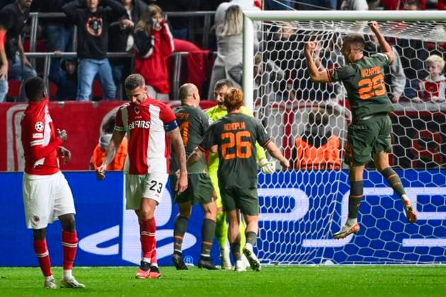 Royal Antwerp FC v FC Shakhtar Donetsk - UEFA Champions League DEURNE, BELGIUM - OCTOBER 04 : Alderweireld Toby defender of Antwerp FC looks dejected after missing a penalty during the UEFA Champions League group H match between Royal Antwerp FC and FC Shakhtar Donetsk on October 4, 2023 in Deurne, Belgium, 4 10 2023 Deurne Belgium  Copyright: xVincentxKalutx