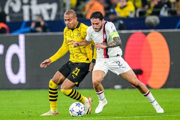 DORTMUND - (l-r) Donyell Malen of Borussia Dortmund, Davide Calabria of AC Milan during the UEFA Champions League match between Borussia Dortmund and AC Milan at Signal Iduna Park on October 4, 2023 in Dortmund, Germany. ANP Hollandse Hoogte UEFA Champions League 2023 24 2023 2024 xVIxANPxSportx xGerritxvanxKeulenxIVx 480239524 originalFilename: 480239524.jpg