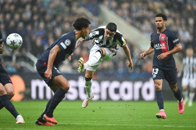 EDITORIAL USE ONLY No use with unauthorised audio, video, data, fixture lists, club league logos or live services. Online in-match use limited to 120 images, no video emulation. No use in betting, games or single club league player publications. Newcastle United v Paris Saint Germain, UEFA Champions League, Group F, Football, St James Park, Newcastle, UK - 04 Oct 2023 EDITORIAL USE ONLY No use with unauthorised audio, video, data, fixture lists, club league logos or live services. Online in-match use limited to 120 images, no video emulation. No use in betting, games or single club league player publications. Copyright: xRichardxLee Shutterstockx 14134540ab
