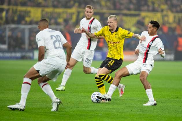 UEFA Champions League, Borussia Dortmund - AC Mailand, 04.10.2023 Marco Reus (Borussia Dortmund, 11) im Zweikampf mit Tijjani Reijnders (AC Mailand, 14). , UEFA Champions League, Borussia Dortmund - AC Mailand, 2. Gruppenspiel, am 4.10.2023, Signal Iduna Park, Dortmund UEFA regulations prohibit any use of photographs as image sequences and or quasi-video Copyright: xBEAUTIFULxSPORTS Meuselx
